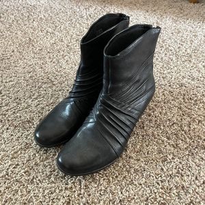 Cobb Hill Shannon Leather Ankle Boots in Black Size 10